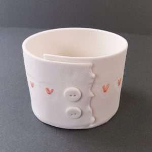 Porcelain tealight with heart decorations