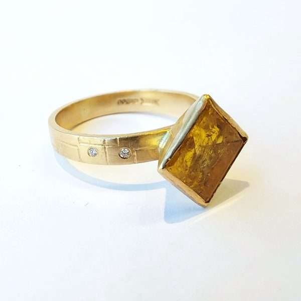 9ct gold ring with square yellow beryl and four tiny diamonds