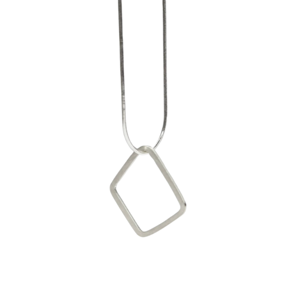Medium form pendant in silver