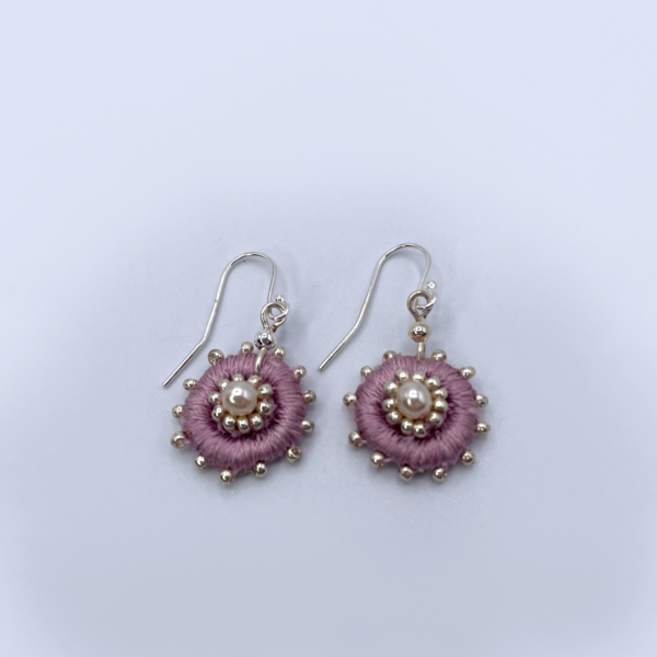 Embroidered small round earrings Dusky Pink