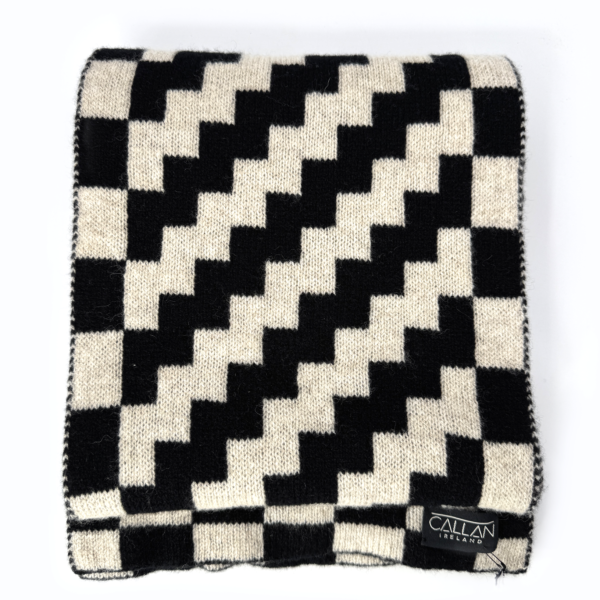 Steps Pattern Scarf in Natural and Black