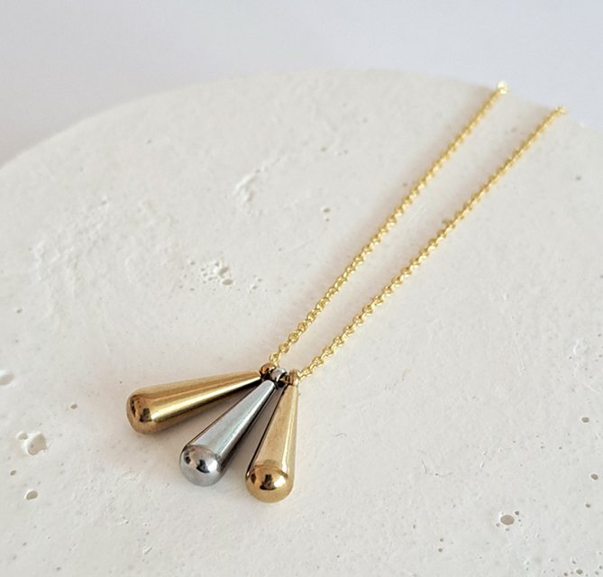 Kira Teardrop Trio Necklace - Image 2