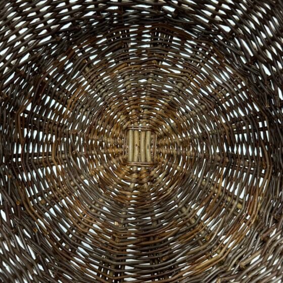 Round basket with foraged wooden handle - Image 3